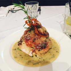 Bistrofrance - Chicken breast stuffed with avocado and Brie.