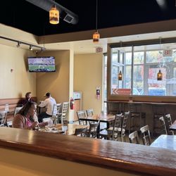 Markook Authentic Mediterranean Eats - Dining room