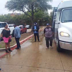 Express Limo Services - Deiver pulled up at 630 & dis not have bus serviced or checked before arrival. 10 min after departure bus breaks down. Hr later my bday plan