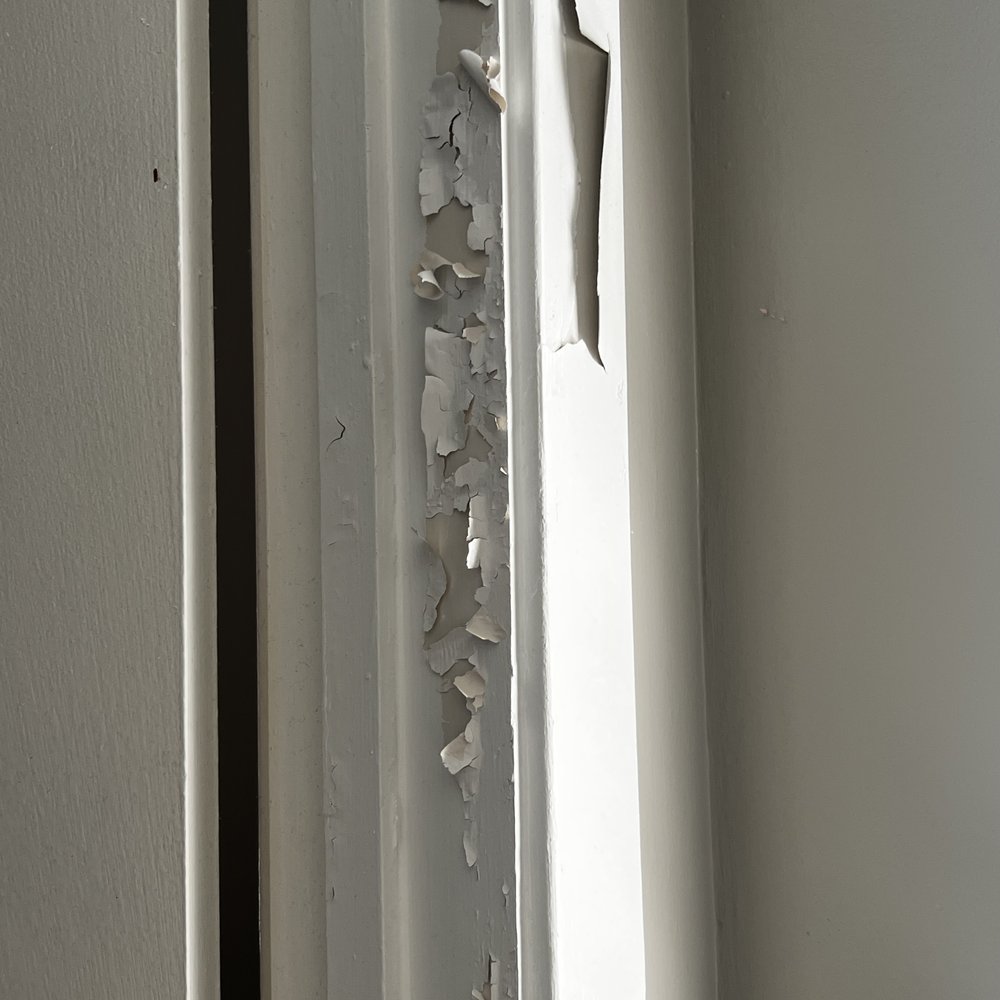 Gkhouses - Bathroom paint was peeling so bad it was falling to the floor. This picture is 3 months AFTER the repaint. Work by a "certified vendor." - Property Management Near Me