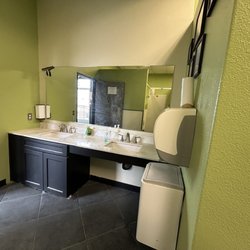 Hangar 18 - Upland - Clean restrooms