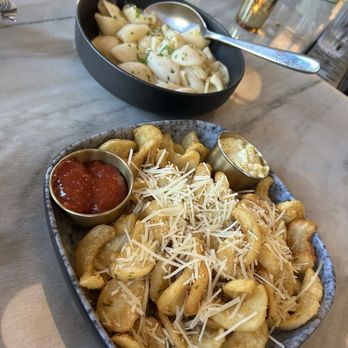 The Ledger - Truffle fries and macaroni & cheese - American Near Me - Plymouth, Michigan