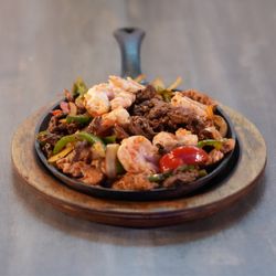 La Cantina Cocina Mexicana - Steak,Chicken & Shrimp Fajitas