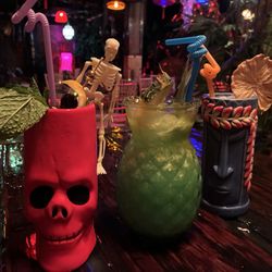 The Red Lei Lounge