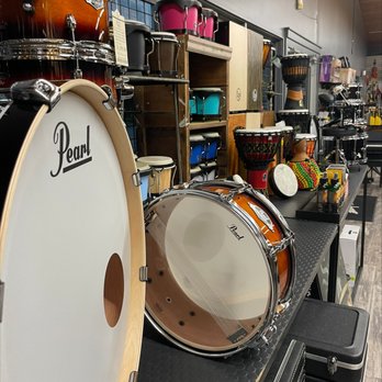 Beacock Music - Guitar Stores Near Me - Albany, Oregon