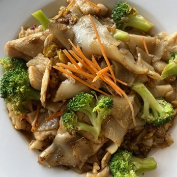Pen Thai - Pad See-Ew - Thai Near Me - Mount Prospect, Illinois