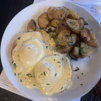 Kitchen Table - benedict with smoked salmon substituted for ham - Bars Near Me - Beverly, Massachusetts