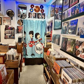 Murphy’s Vinyl Shack - Inside decor is great. - Vinyl Records Near Me - Carpinteria, California