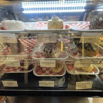 Scoops On 5th - Yummy! - Bakeries Near Me - Mt Dora, Florida