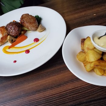 Roezemoes - Mixed Grill (Chicken, Tenderloin, and Pork) - Brasseries Near Me - Zaandam, New Hampshire