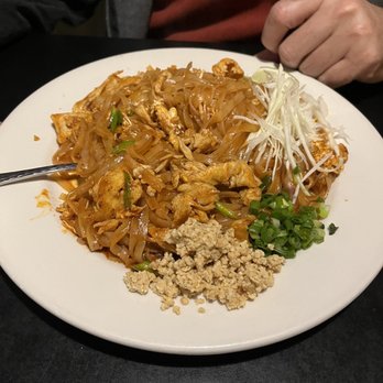 Siam Sushi - Pad Thai with chicken. - Thai Near Me - Tallahassee, Florida