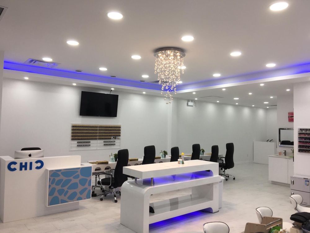 CHIC Wasaga Nails & Spa Logo