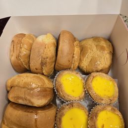 Egg tarts and pineapple buns Egg tarts and pineapple buns