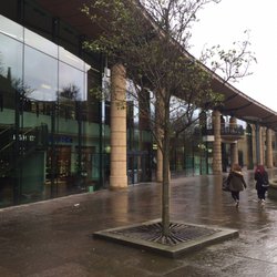Overgate Centre - Nice glass side entrance