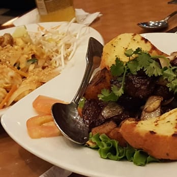 August Moon - Pad Thai and bo luc lac - Vietnamese Near Me - Harvey, Louisiana