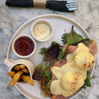 Flipper's - Eggs Benedict - Pancakes Near Me - West Hollywood, California Flipper's - Eggs Benedict - Pancakes Near Me - West Hollywood, California