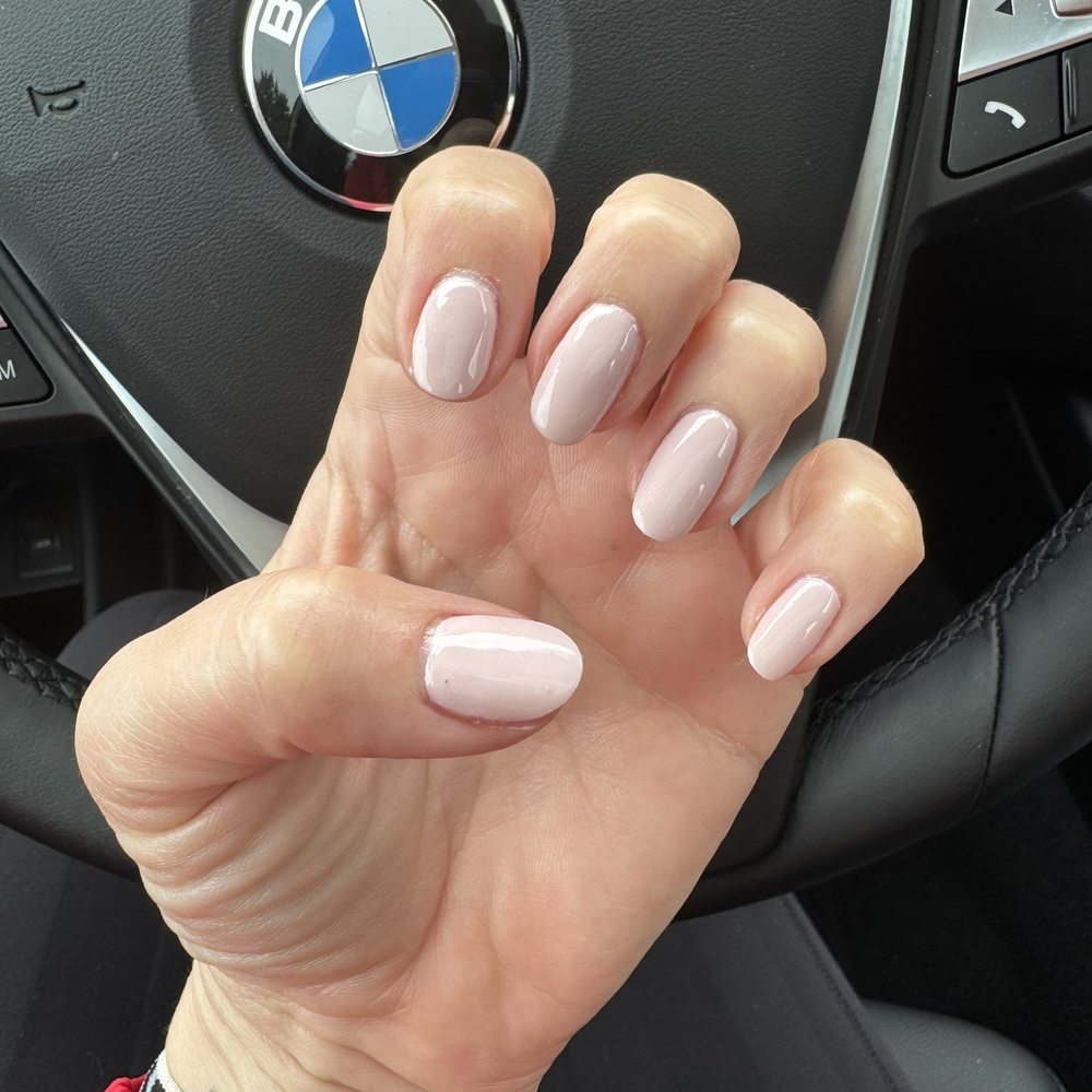 Gel manicure by Linda