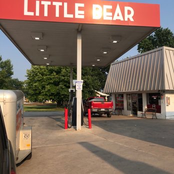 Little Bear - a gas station with a truck parked in front of it - Convenience Stores Near Me - Neodesha, Kansas Little Bear - a gas station with a truck parked in front of it - Convenience Stores Near Me - Neodesha, Kansas