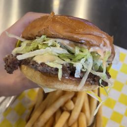Original Single Crispy Burger with lettuce