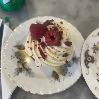 Queen of Tarts - Red velvet cup cake - Desserts Near Me - Dublin, D