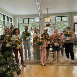 Keepsakes Florist - A group photo from a workshop at Keepsakes Florist.