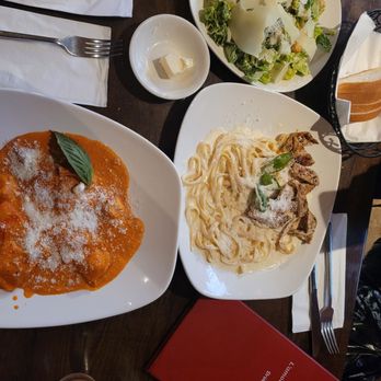 L’AMORE Restaurant - Fettuccine alfredo, lobster ravioli and ceaser salad - Italian Near Me - New York, New York L’AMORE Restaurant - Fettuccine alfredo, lobster ravioli and ceaser salad - Italian Near Me - New York, New York