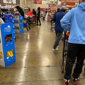 Smart & Final Extra! - Line is ALWAYS so long. Not enough cashiers. So instead of a quick shopping experience it becomes a waiting game. - Grocery Near Me - Vallejo, California