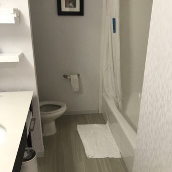 Hampton Inn Norcross - Bathroom room 320 shower floor slippery - Hotels Near Me - Norcross, Georgia Hampton Inn Norcross - Bathroom room 320 shower floor slippery - Hotels Near Me - Norcross, Georgia