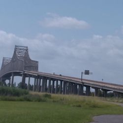 Veterans Memorial Bridge