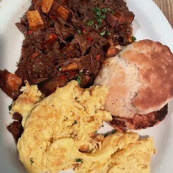 Sweet Ps - Short rib with biscuit - Cocktail Bars Near Me - Richmond, Virginia
