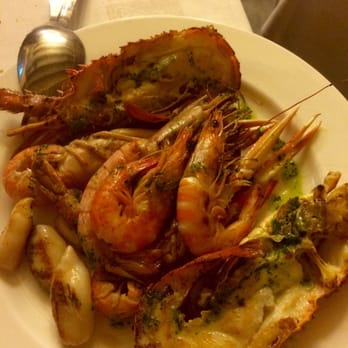 Can Culleretes - Part of the seafood platter: grilled lobster tails, crayfish, prawns and baby squid - Catalan Near Me - Barcelona, B Can Culleretes - Part of the seafood platter: grilled lobster tails, crayfish, prawns and baby squid - Catalan Near Me - Barcelona, B