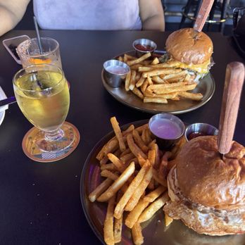 Morrison - Classic Burger and Late Breakfast Burger Mango Cider - Gastropubs Near Me - Los Angeles, California Morrison - Classic Burger and Late Breakfast Burger Mango Cider - Gastropubs Near Me - Los Angeles, California