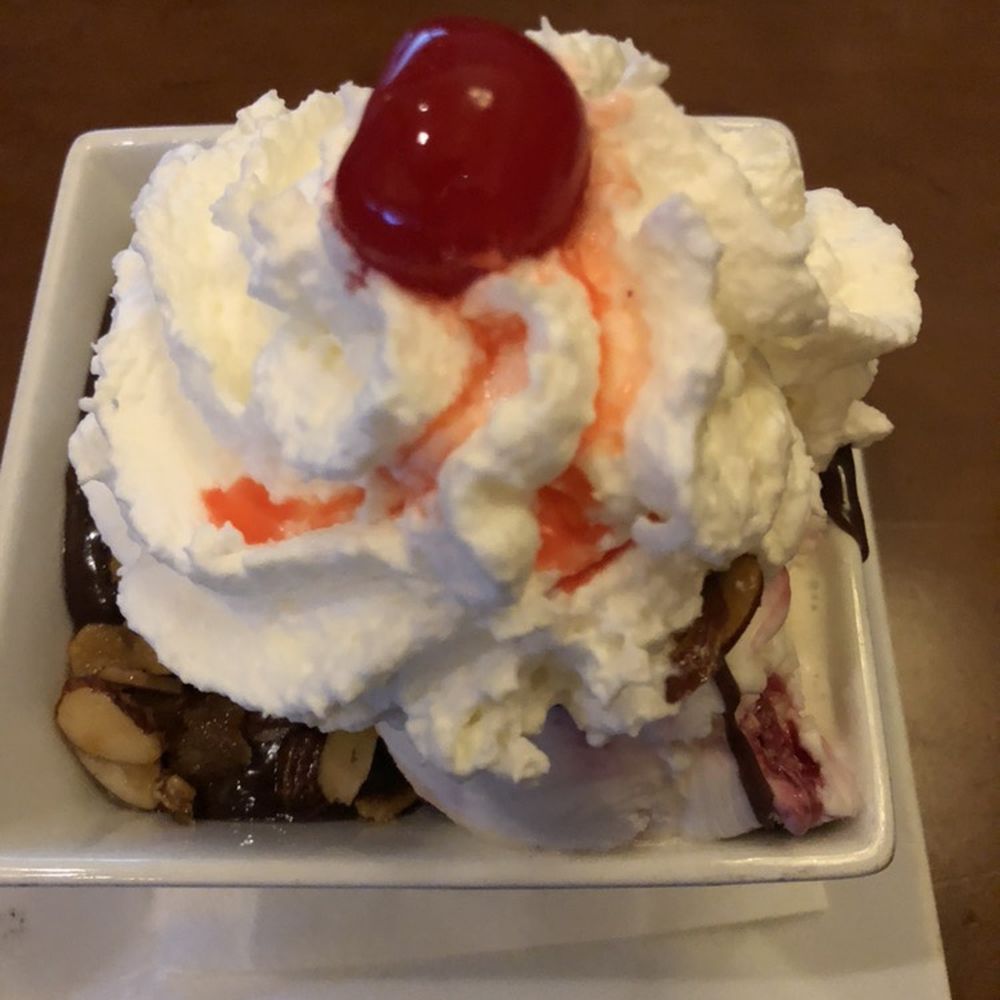 Fins At Sharky's - Chocolate Sundae- very good and still coming of the sugar high - Steakhouses Near Me - Venice, Florida