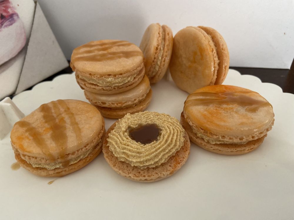 Lc macarons Logo