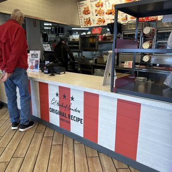 KFC - Employee ignoring guest - Fast Food Near Me - Layton, Utah KFC - Employee ignoring guest - Fast Food Near Me - Layton, Utah