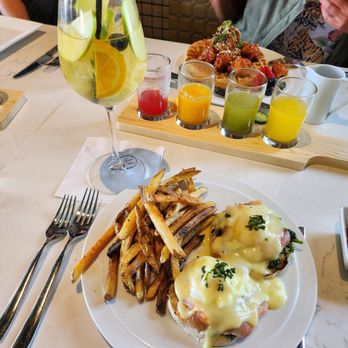 Pine Bistro - Salmon benedict - Mediterranean Near Me - Enterprise, Nevada