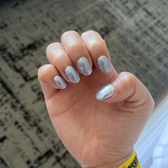 Swanky Nails & Spa - I've had the hang nail in my thumb from stress. Sophia was gentle, and my fingers are crooked and was able to make my nails even and pretty! - Nail Salons Near Me - Chicago, Illinois
