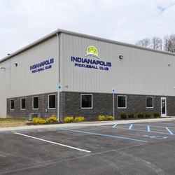 Indianapolis Pickleball Club - Tons of parking