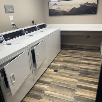 DoubleTree by Hilton Hotel Salem, Oregon - Laundry Area - Hotels Near Me - Salem, Oregon DoubleTree by Hilton Hotel Salem, Oregon - Laundry Area - Hotels Near Me - Salem, Oregon