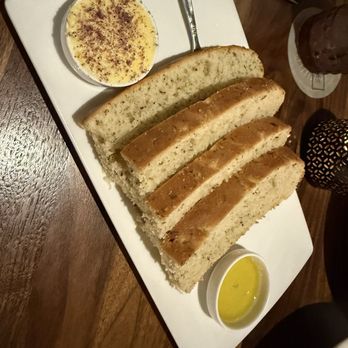 The Chapman - Bread appetizer - Lounges Near Me - Winter Park, Florida