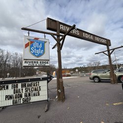 River's Edge Pub & Grub - Outside