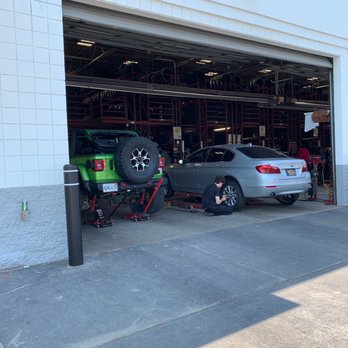 Discount Tire - Waiting here for my vehicle - Tires Near Me - Macomb Township, Michigan
