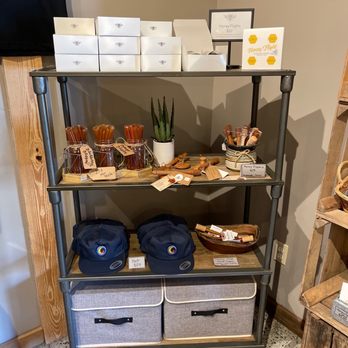 Silver Hand Meadery - a shelf with baskets and food - Meaderies Near Me - Williamsburg, Virginia