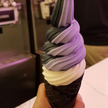 iHalo Krunch - Vanilla nut - Ice Cream & Frozen Yogurt Near Me - Toronto, Ontario iHalo Krunch - Vanilla nut - Ice Cream & Frozen Yogurt Near Me - Toronto, Ontario