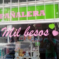 Pañalera Mil Besos - El muchacho de verde que saca la foto no se vende. Bah, depende el precio. Ok, sale por 100.