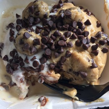 Cinnaholic - 1/2 cake batter 1/2 peanut butter icing with chocolate chips and cookie dough icing, divine! - Desserts Near Me - Atlanta, Georgia
