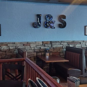 J&S Pizza - Pizza Near Me - Liberty, Missouri