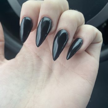 Topline Nails - Look at the ring finger - Nail Salons Near Me - Salem, Oregon
