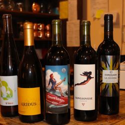 La Unica Restaurant & Tortilleria - La Única proudly serves our local Willcox Wine. We have a variety of red and white wines!