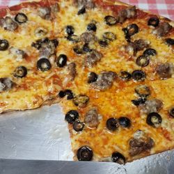 Klasiana Pizza - 14" pizza sausage, onions, black olives $22